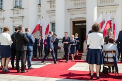 Warszawa, 27/05/2019. Prezydent RP Andrzej Duda uczestniczyl w uroczystosci Dnia Samorzadu Terytorialnego podczas ktorego wreczyl odznaczenia panstwowe osobom zasluzonym samorzadowcom. Fot. Krzysztof Sitkowski / KPRP Uwaga!!! Zdjecia pochodzace z oficjalnego serwisu fotograficznego Kancelarii Prezydenta RP moga byc wykorzystywane jedynie w celu ilustrowania materialow, dotyczacych dzialan Prezydenta RP. Jakakolwiek ingerencja w integralnosc zdjecia - w tym kadrowanie czy obrobka graficzna - jest niedozwolona. Wszelkie wykorzystywanie zdjec pochodzacych z oficjalnego serwisu fotograficznego Kancelarii Prezydenta RP w celach komercyjnych lub w materialach o charakterze politycznym jest zabronione. Publikacja lub kontekst wykorzystania zdjecia nie może naruszać dobrego imienia Rzeczypospolitej Polskiej, Prezydenta RP, Jego Rodziny i Kancelarii Prezydenta. Publikujacy zdjecia zobowiazuje sie do podpisania ich autora oraz zrodla ich pochodzenia.